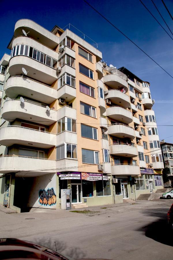 Stadium Apartments Велико Търново Екстериор снимка