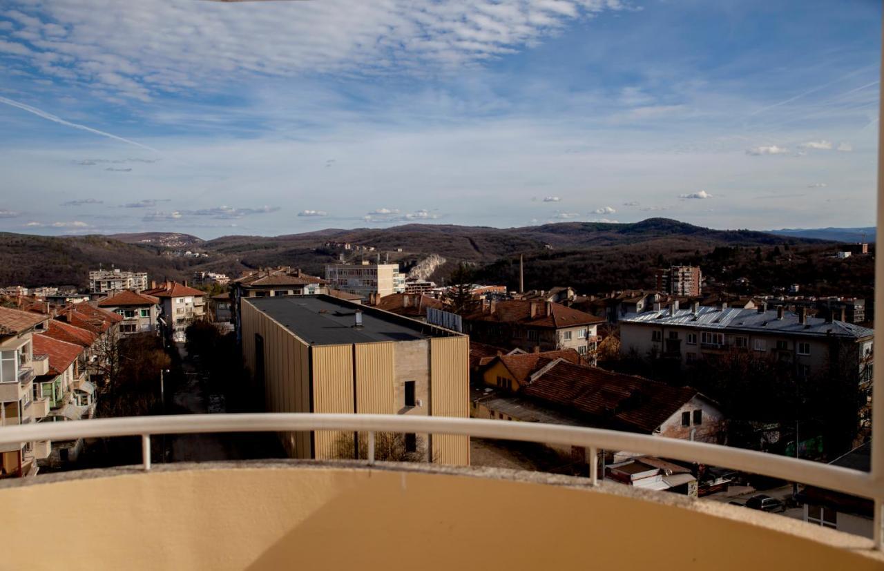 Stadium Apartments Велико Търново Екстериор снимка